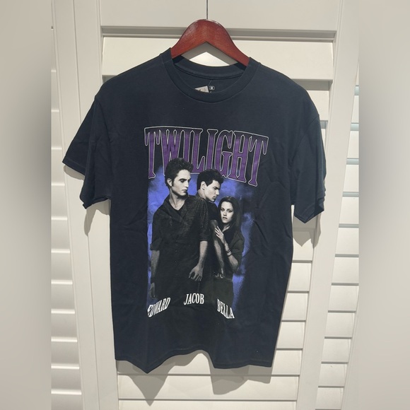 Twilight Saga T-shirt Unisex Black Size Medium with Edward, Jacob and Bella. New - Picture 1 of 4